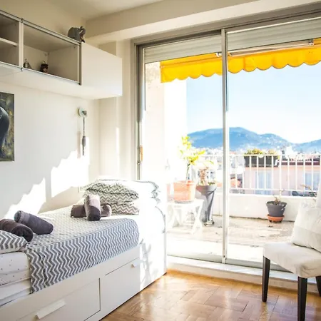 Apartment Appt A 150m De La Mer Nice